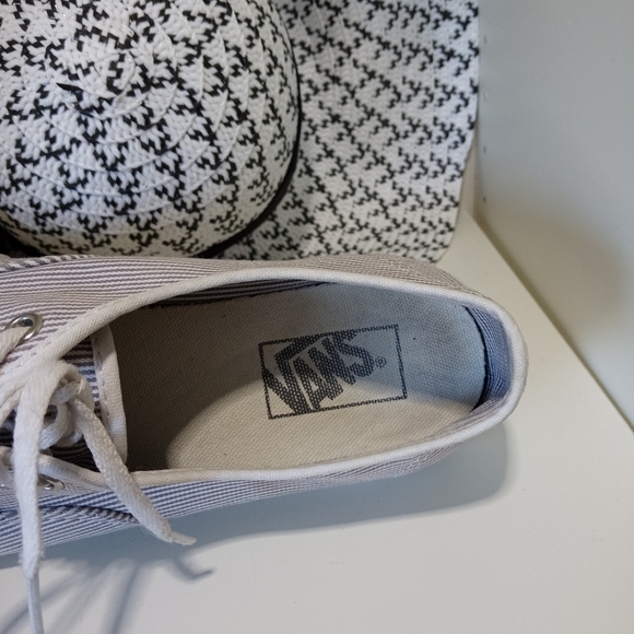 Vans - Classic Pinstripe White Grey Skate Shoes - Women's 10, men's-8.5 - Picture 5 of 6